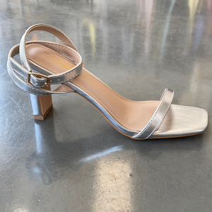 The Daisy Silver Heel