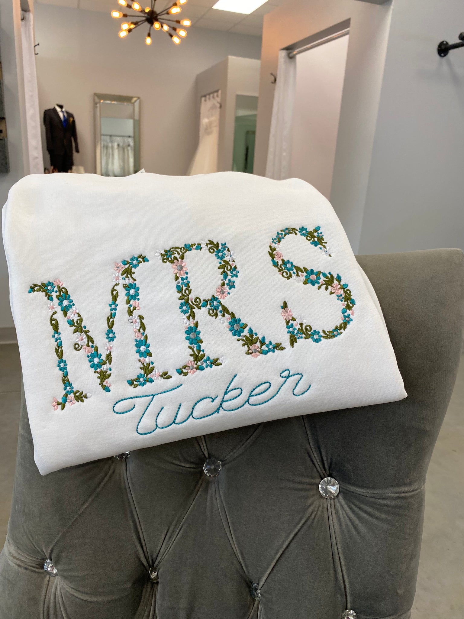 MRS Floral Embroider Sweatshirt