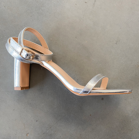 The Daisy Silver Heel